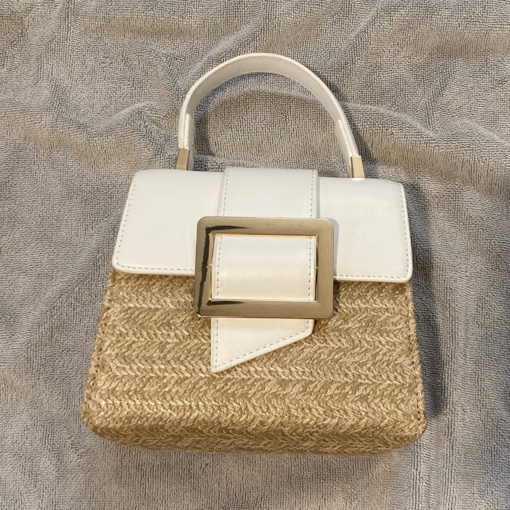 Forever 21: White & Gold Minimalistic Woven Straw Purse